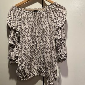 Giraffe design Coco Bianco blouse with tiered sleeves and tie at bottom. Size M